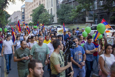 Жители Армении провели в Ереване шествие против запуска &quot;Амулсара&quot;