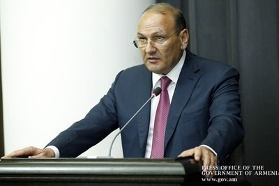 Армянский ”суперминистр” арестован за растрату