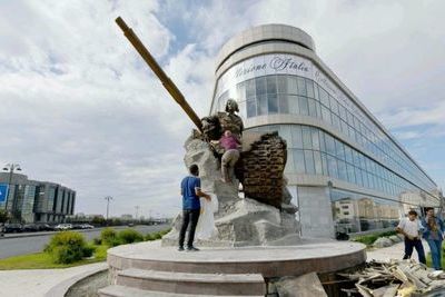 В Баку установлен памятник Альберту Агарунову