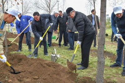 Президент Казахстана принял участие в городском &quot;зеленом&quot; субботнике