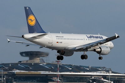 Lufthansa может приостановить полеты из-за коронавируса