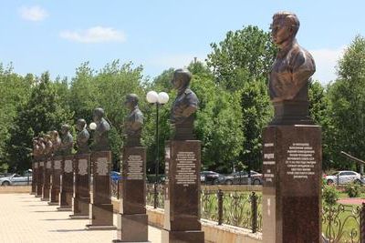 Власти Грозного увековечили пятерых героев Советского Союза