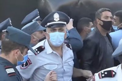 Противники Амулсарского месторождения вступили в противостояние с полицией в Армении, задержан эколог