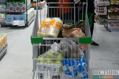 Половина зарплат россиян уходит на еду – соцопрос