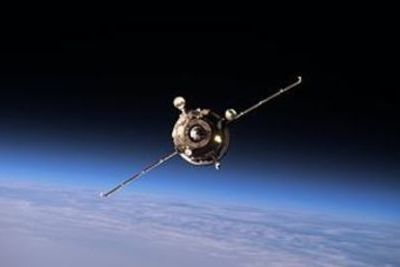 Первый в мире космический киноэкипаж приземлился в Казахстане