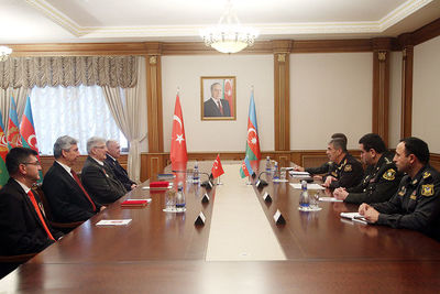 Министр обороны Азербайджана принял глав турецких оборонных предприятий