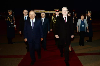 Президент Латвии прибыл в Баку с официальным визитом