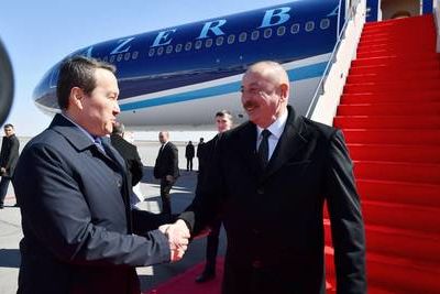 Ильхам Алиев прилетел в Казахстан