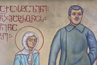 Облившая икону со Сталиным женщина арестована в Грузии
