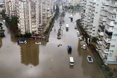 Наводнение закрыло школы в Анталье