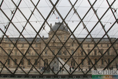 Франция закроет в пятницу посольства и школы в 20 восточных странах