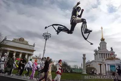 Международный день цирка отпраздновали ярким шествием в Москве на ВДНХ